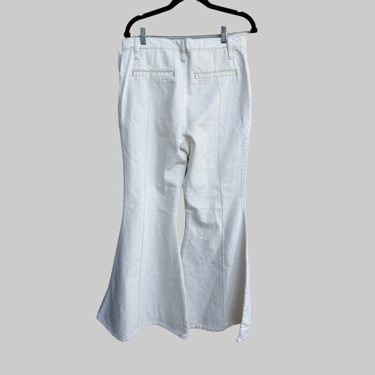 Frame Super Bell Bottom White Jeans - Size 29 - *PI
