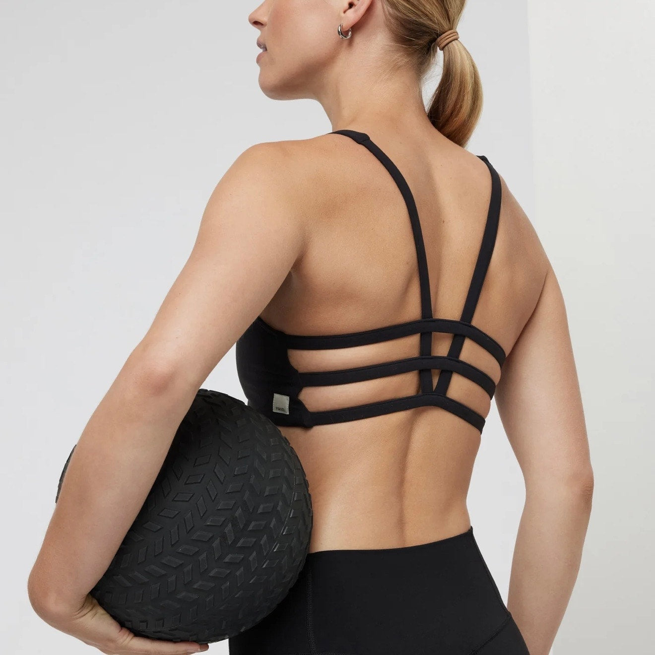 Vuori Yosemite Bra in Black - Size Medium