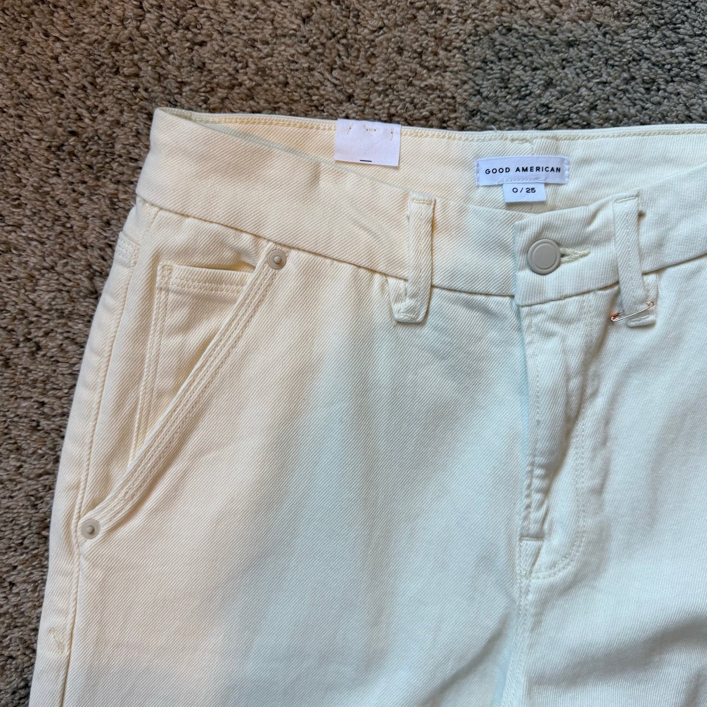 Good American 90s Relaxed Jeans in Cream - Size 0/25 (Loose Fit)
